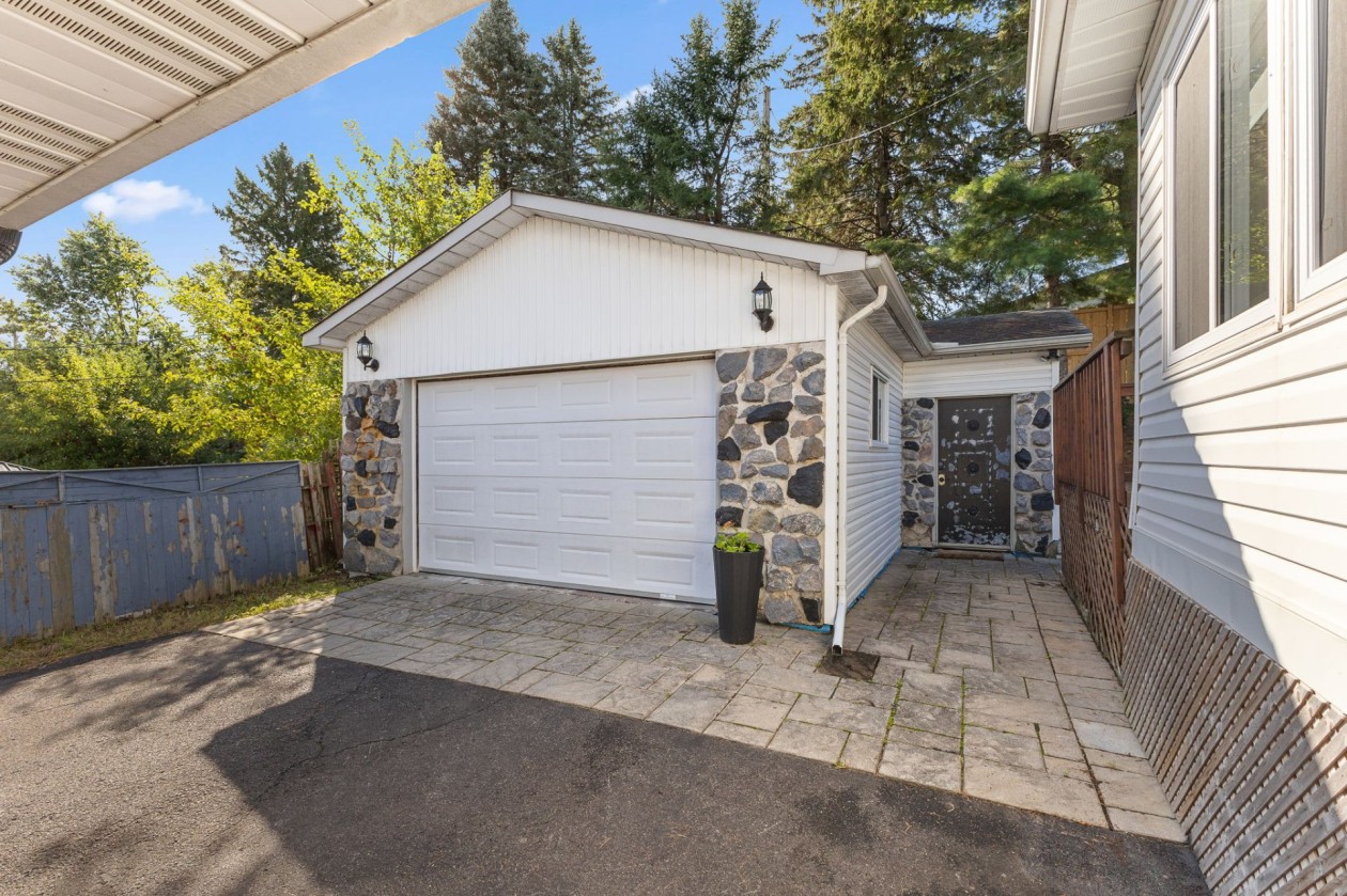 Garage — 4 Rue Céline, Gatineau