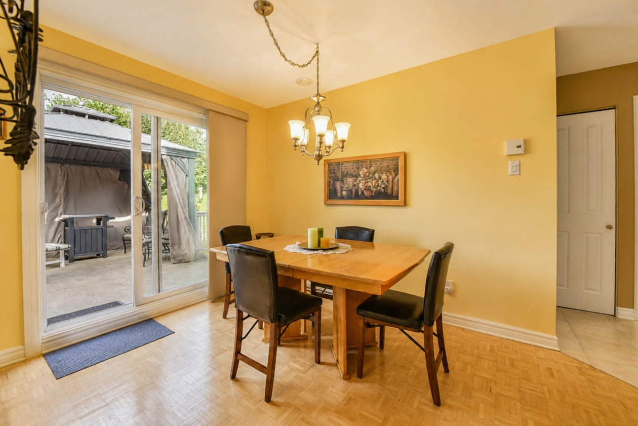 Salle à manger — 999 22e Avenue, Laval
