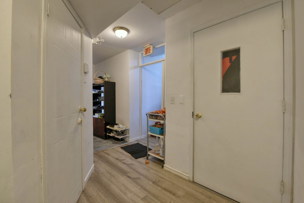 Corridor — 138 Rue Alexandre, Rosemère