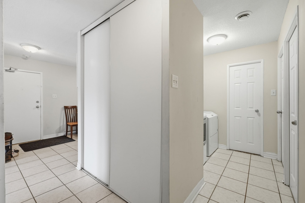 Corridor — 94 Ch. Eardley, Gatineau