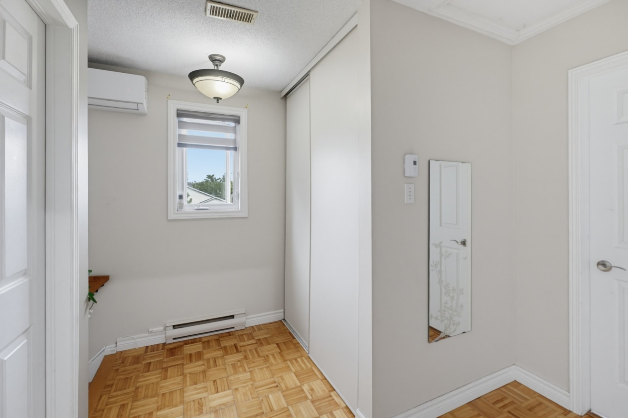 Corridor — 27 Rue de Sabrevois, Gatineau