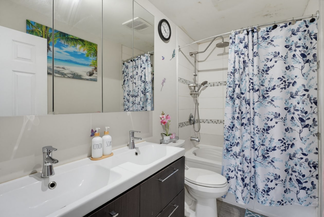 Salle de bains — 27 Rue de Sabrevois, Gatineau