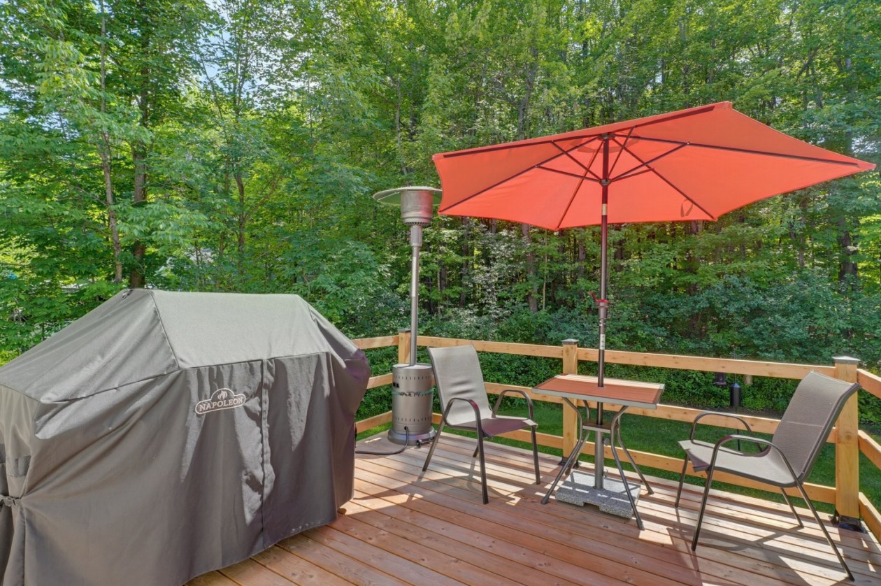 Terrasse — 39 Rue du Mont-Joël, Cantley