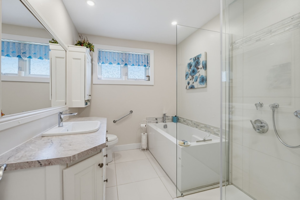 Salle de bains — 19 Rue de Versailles, Gatineau