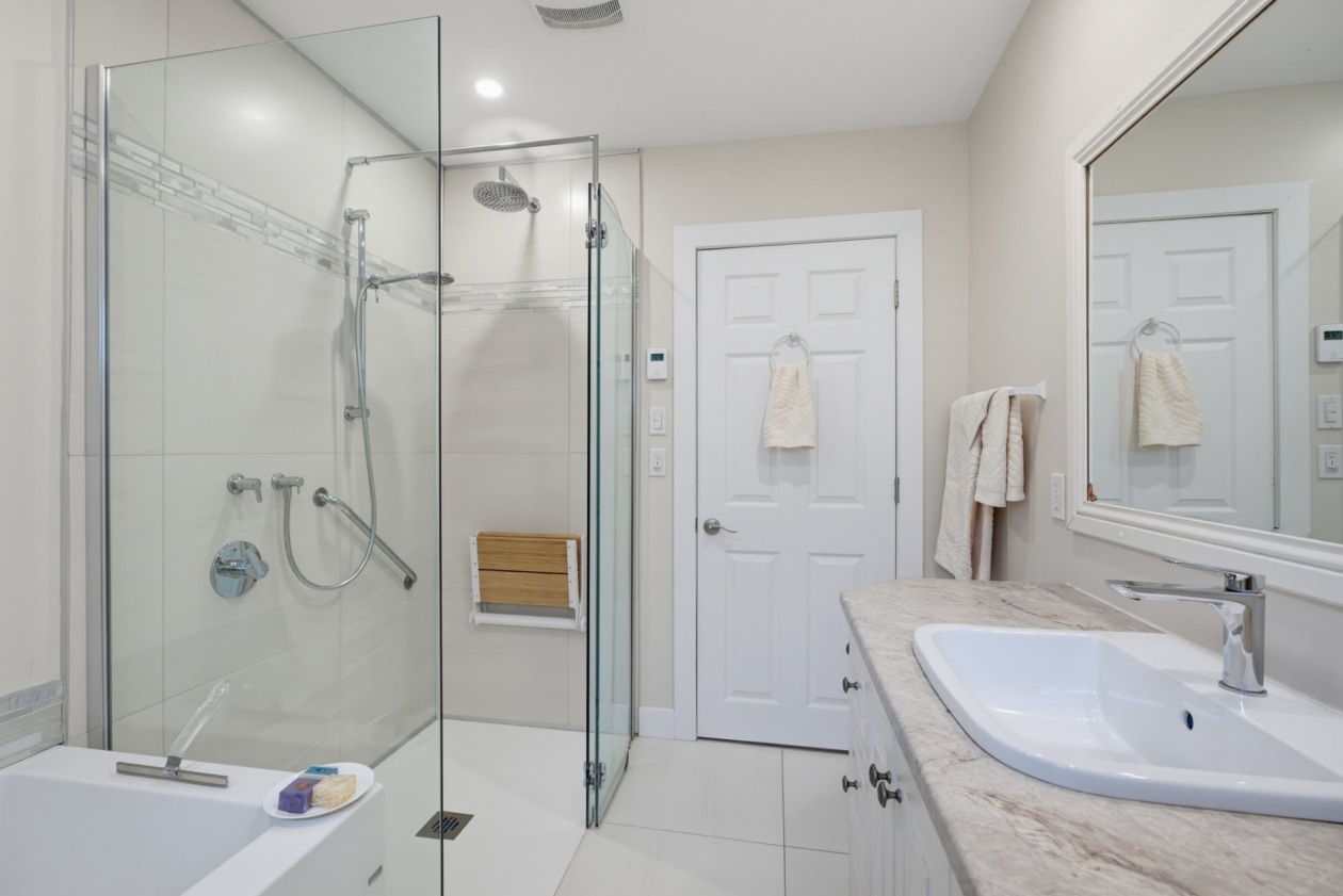 Salle de bains — 19 Rue de Versailles, Gatineau