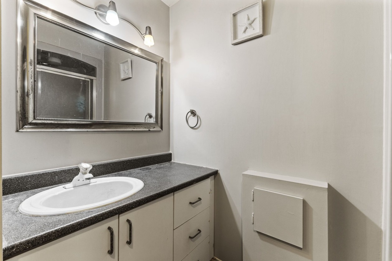 Salle de bains — 182 Rue des Tulipes, Gatineau