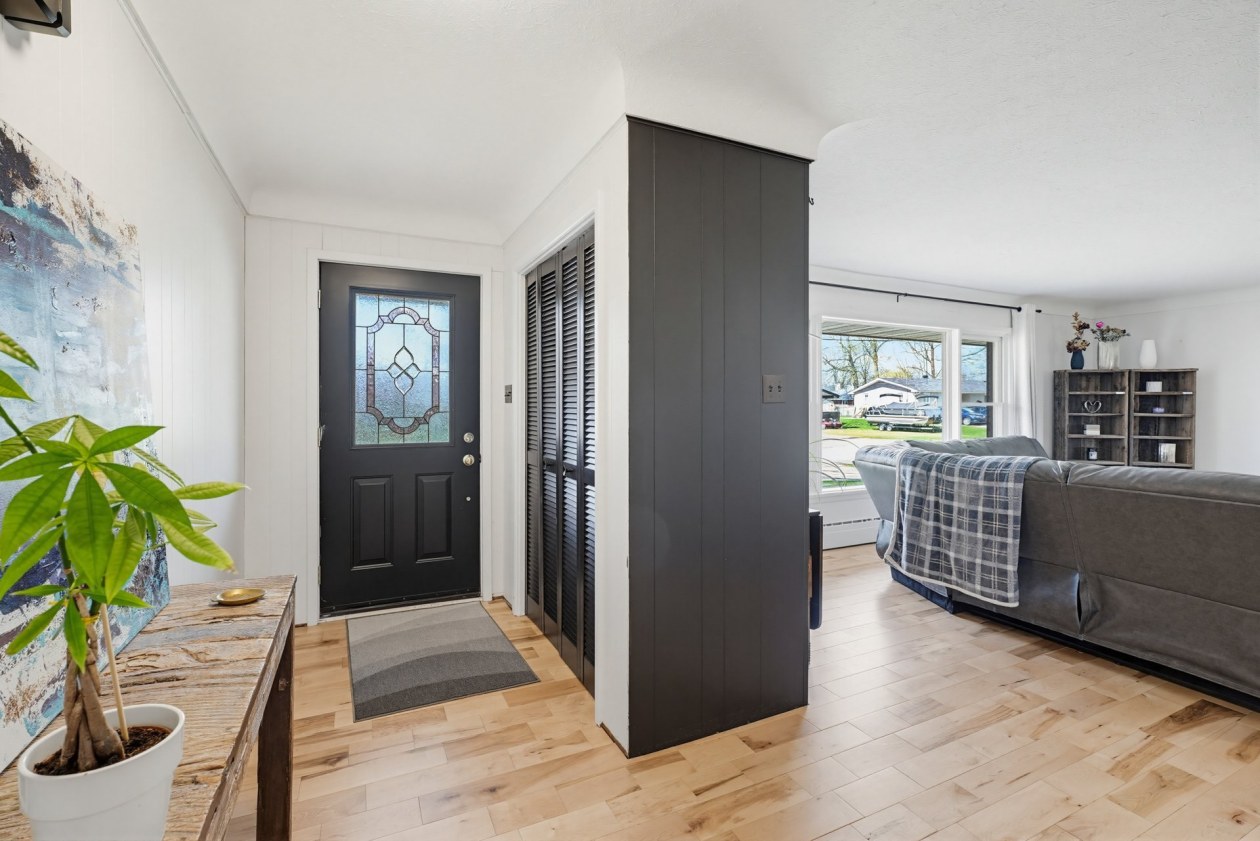 Hall d'entrée — 385 Rue Birch, Shawville