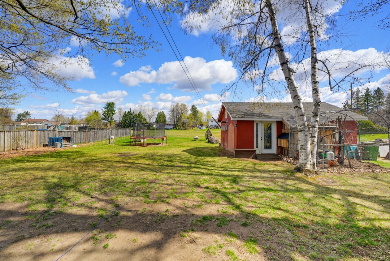 Cour — 385 Rue Birch, Shawville