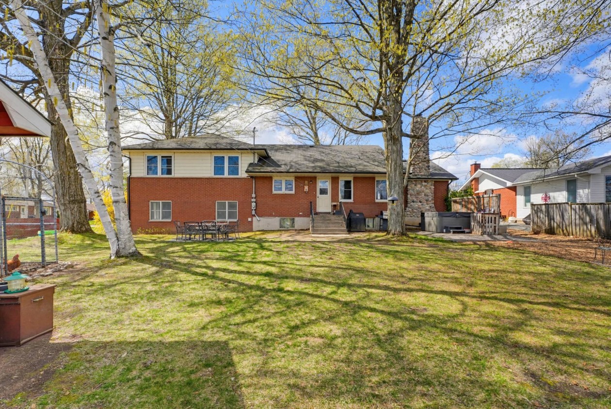 Cour — 385 Rue Birch, Shawville