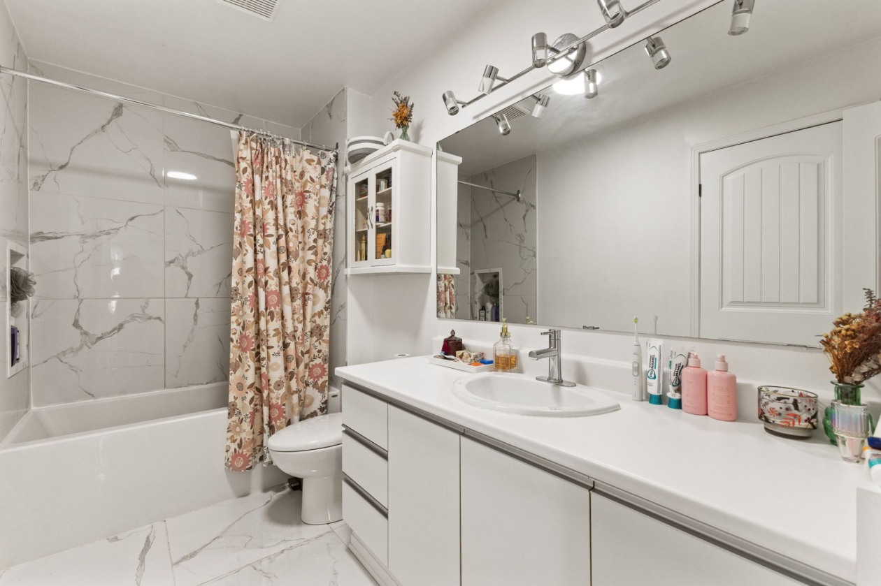 Salle de bains — 182 Rue des Tulipes, Gatineau