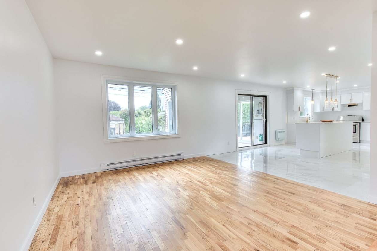 Salon — 46 Boul. Laurentien, Repentigny