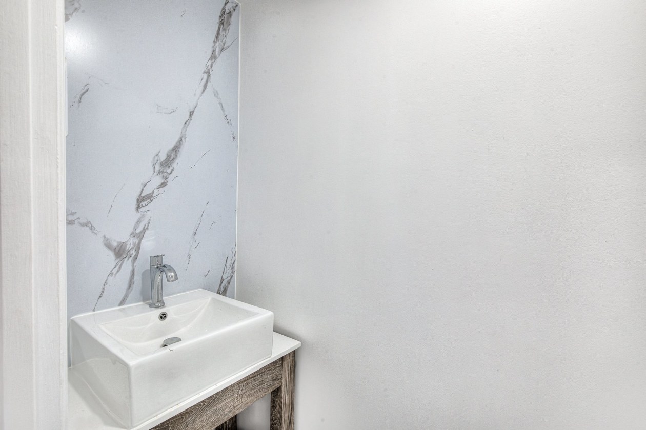 Salle d'eau — 46 Boul. Laurentien, Repentigny