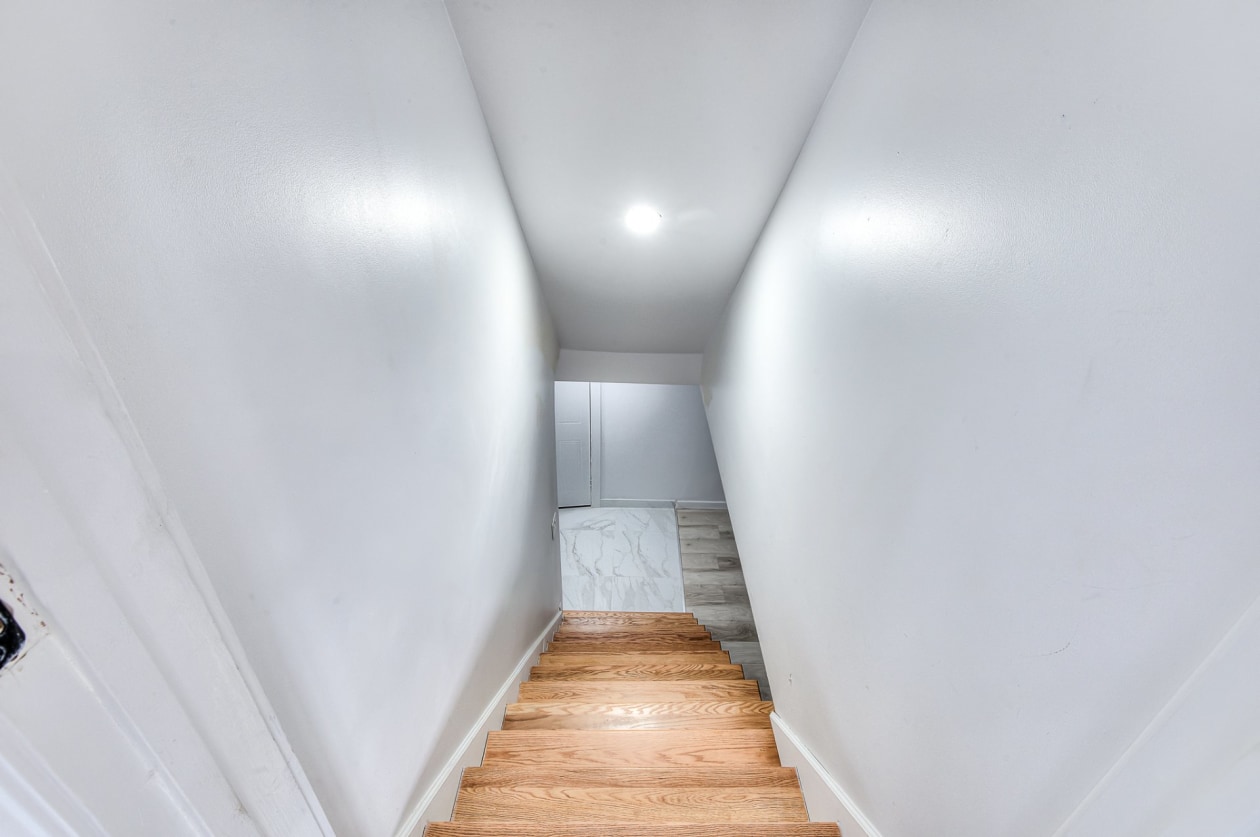 Escalier — 46 Boul. Laurentien, Repentigny