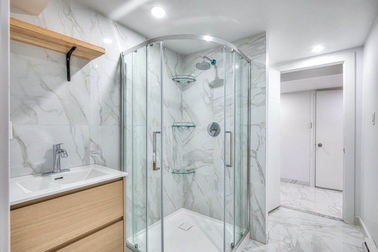 Salle de bains — 46 Boul. Laurentien, Repentigny