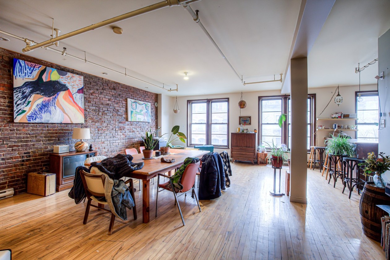 Salle à manger — 2023 - 2025 Boul. St-Laurent, Montréal