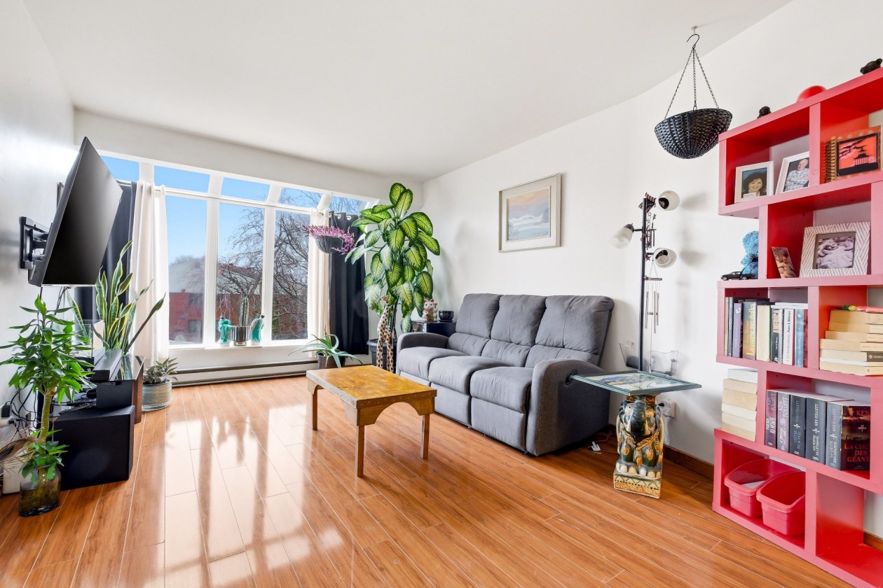 Salon — 2975 Rue des Émeraudes, Longueuil