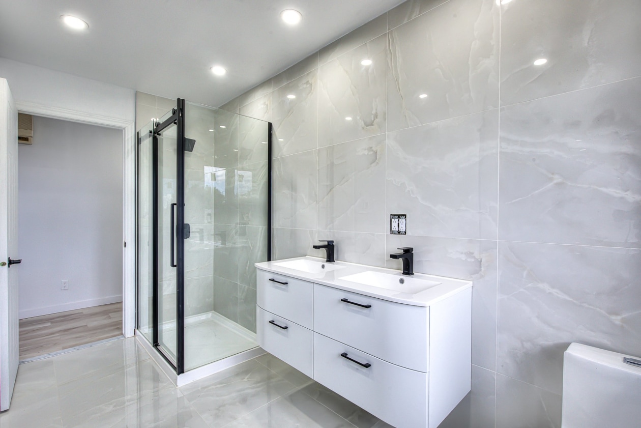 Salle de bains — 46 Boul. Laurentien, Repentigny