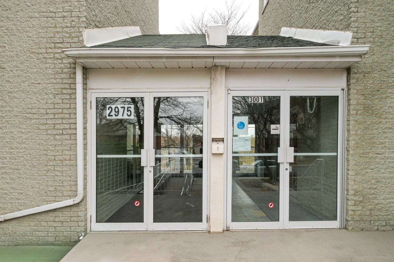 Entrée extérieure — 2975 Rue des Émeraudes, Longueuil