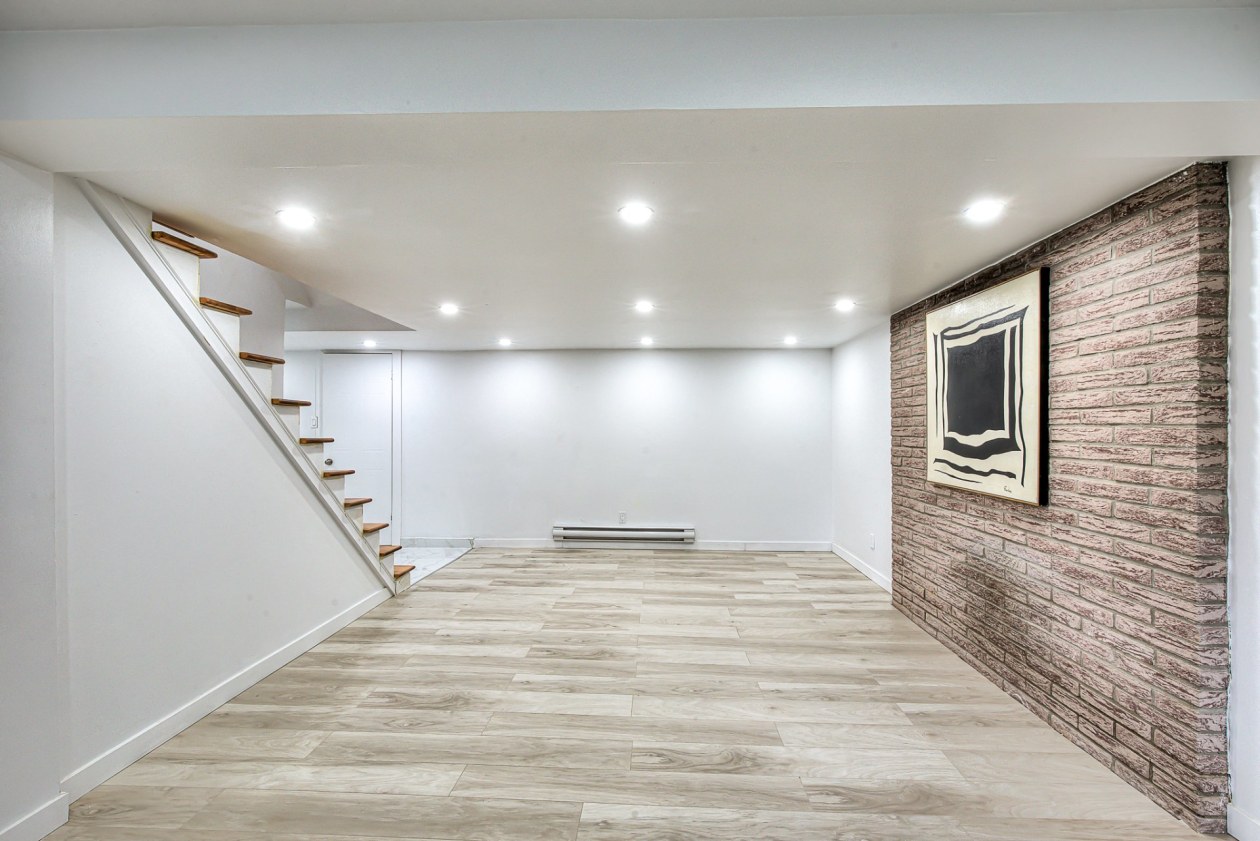 Salle familiale — 46 Boul. Laurentien, Repentigny