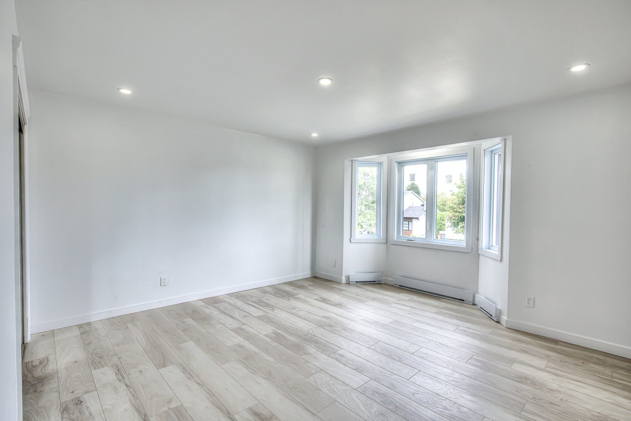 Salle à manger — 46 Boul. Laurentien, Repentigny