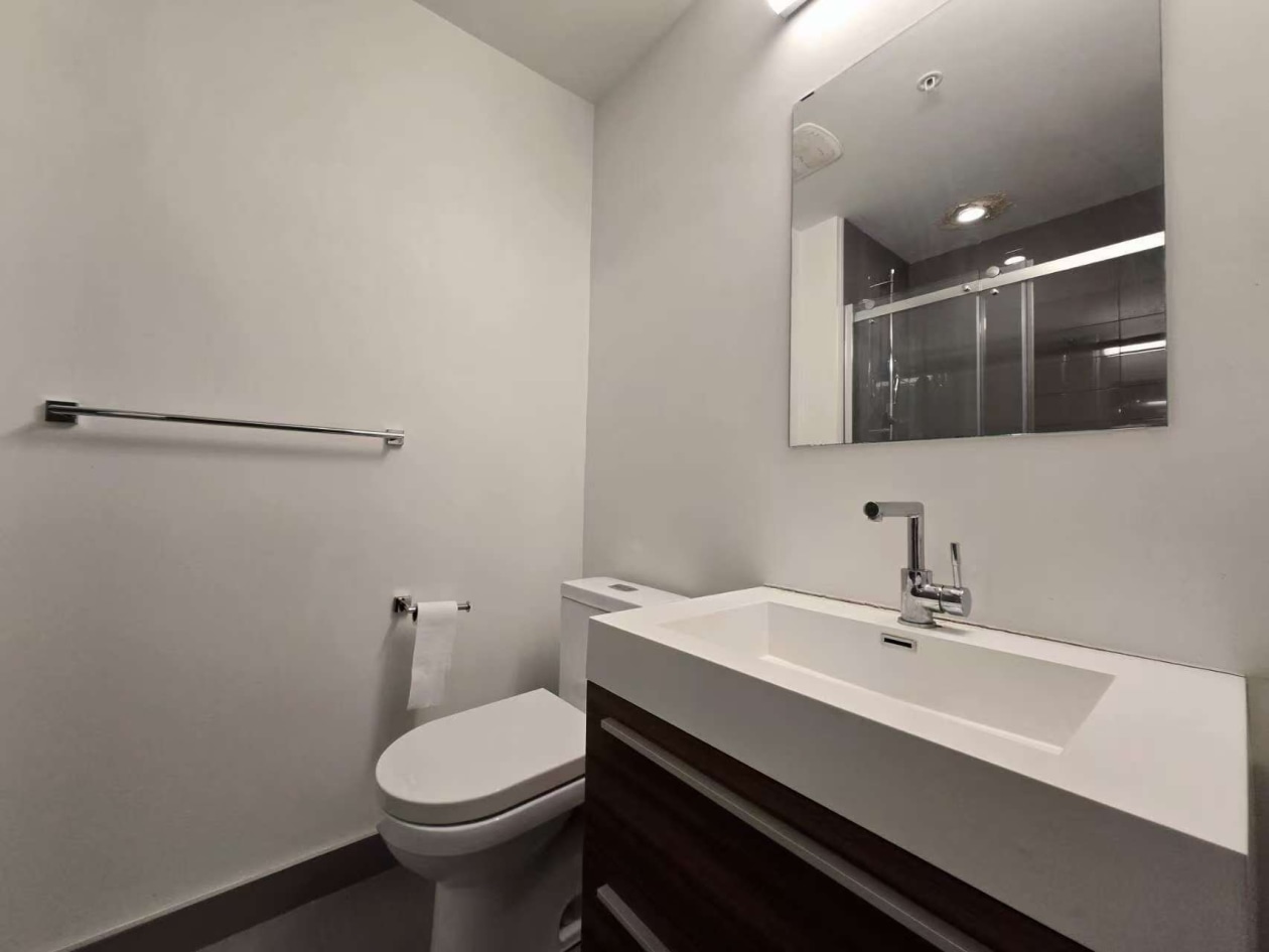 Salle de bains — 1155 Rue de la Montagne, Montréal