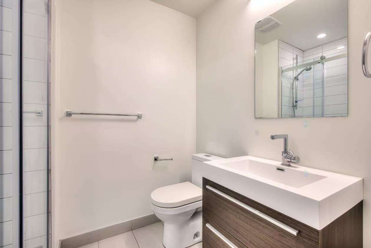 Salle de bains — 1155 Rue de la Montagne, Montréal