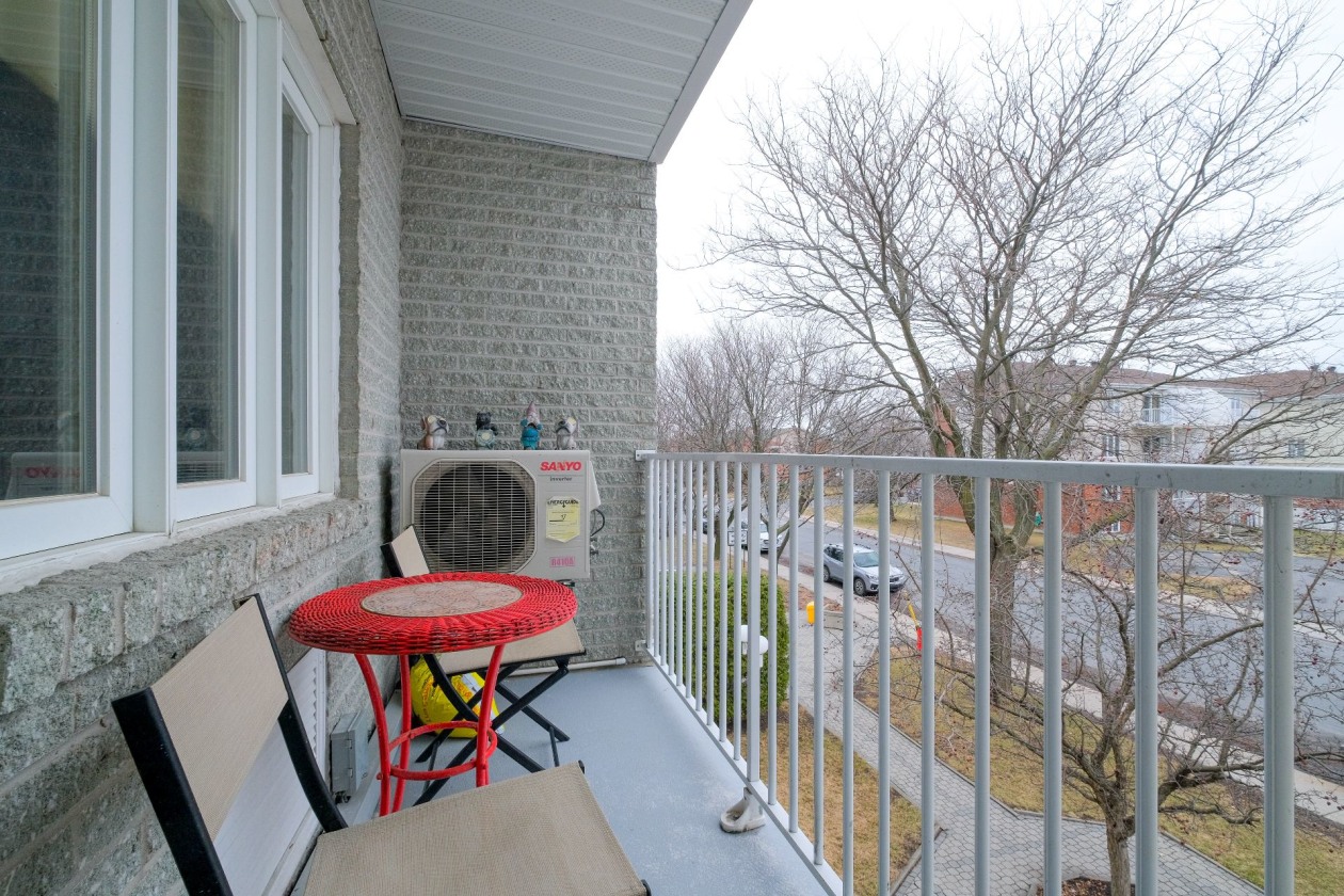 Balcon — 2975 Rue des Émeraudes, Longueuil