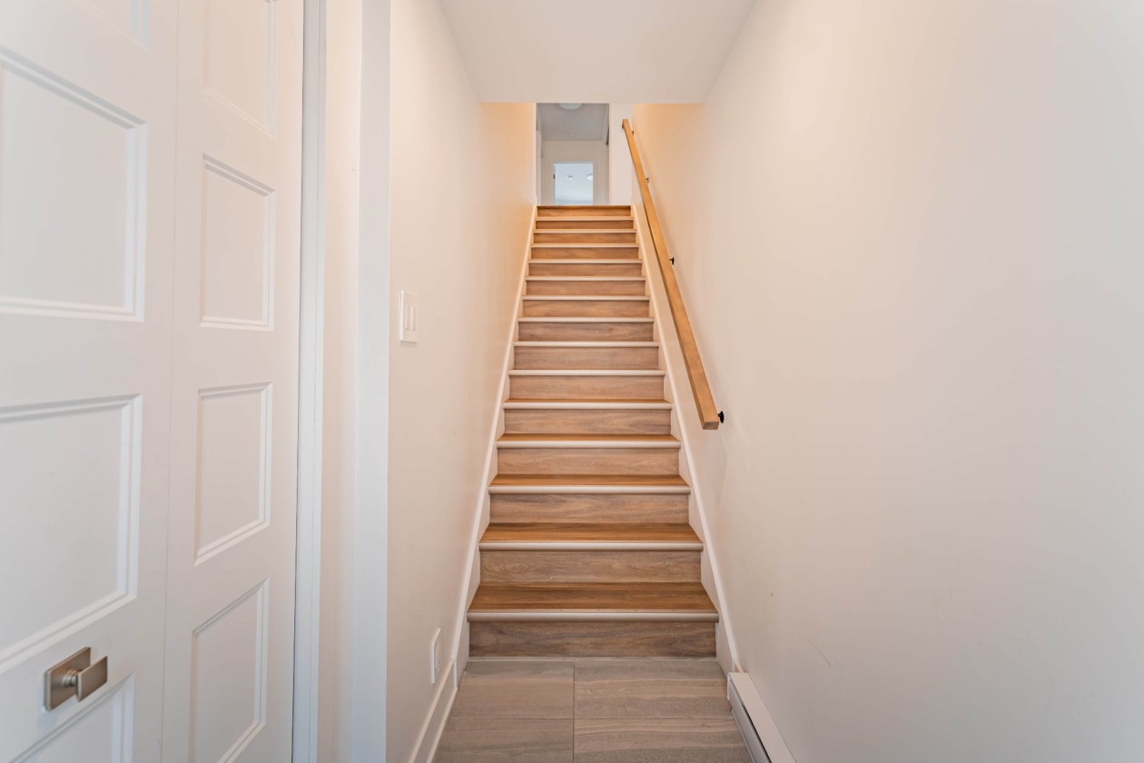 Escalier — 1920 - 1924 Rue Montcalm, Longueuil