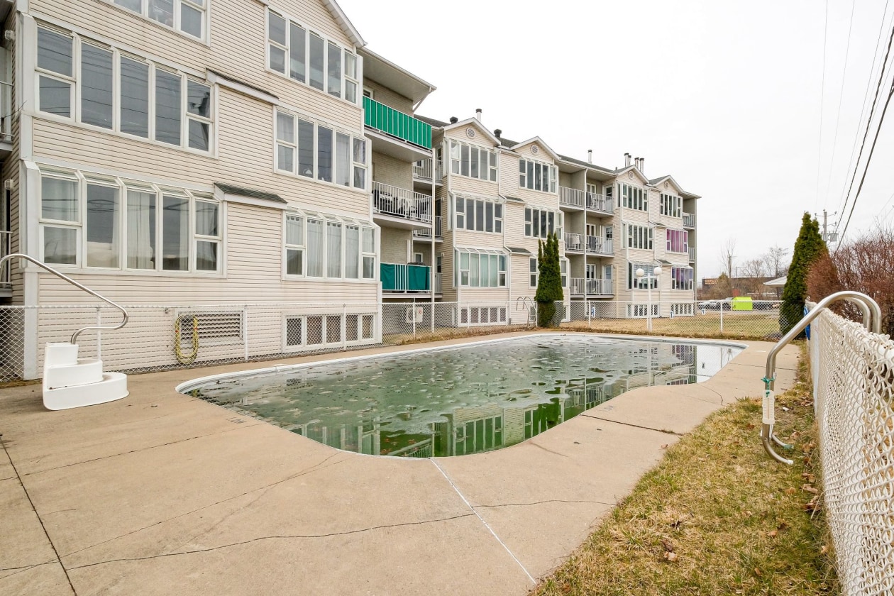 Piscine — 2975 Rue des Émeraudes, Longueuil