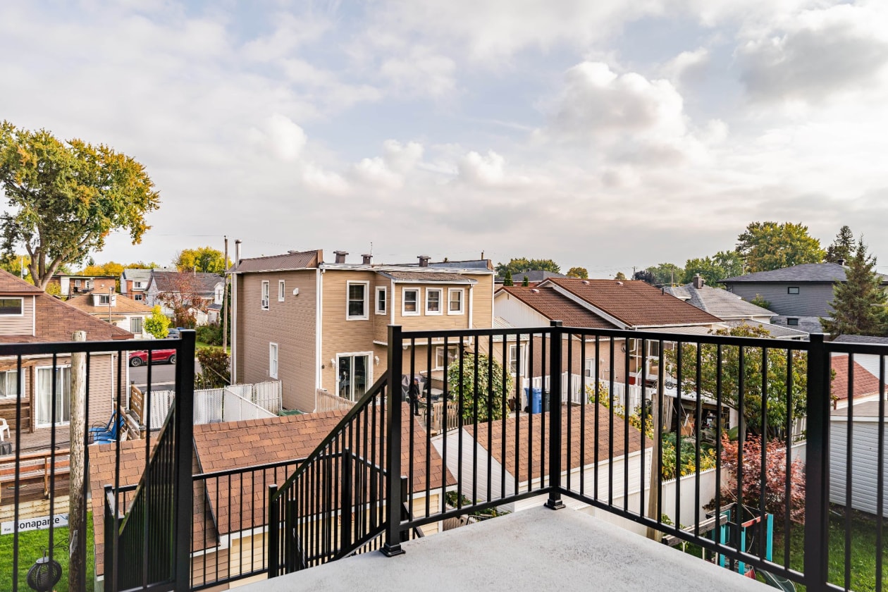 Balcon — 1920 - 1924 Rue Montcalm, Longueuil
