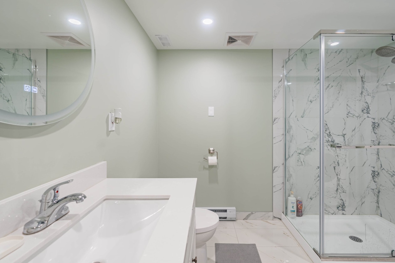 Salle de bains — 6275 Rue Baillargeon, Brossard