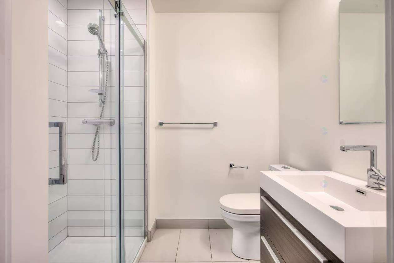 Salle de bains — 1155 Rue de la Montagne, Montréal