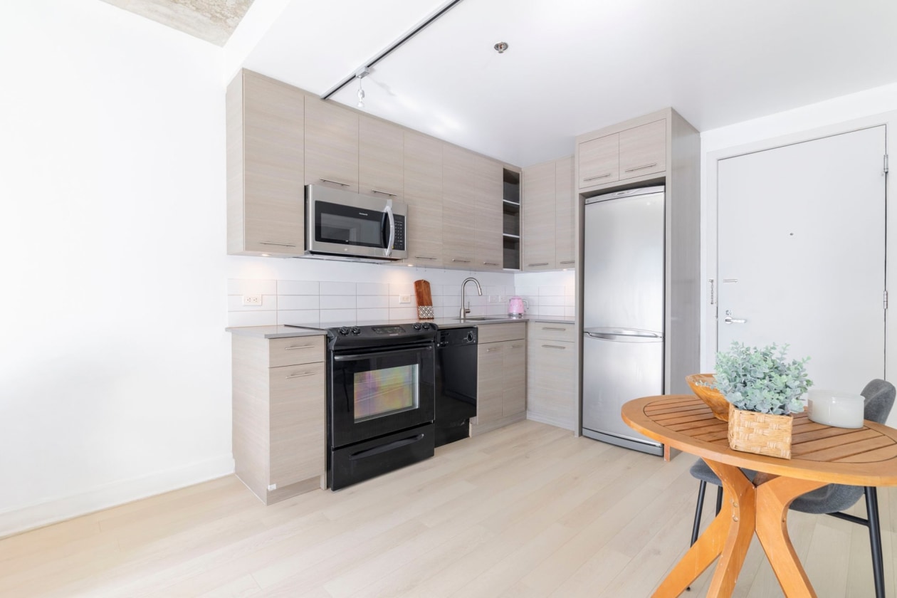 Photo 4 — 1414 Rue Chomedey, Montréal