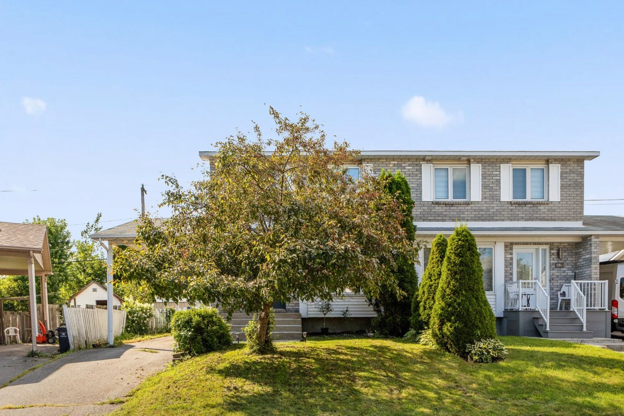 Façade — 182 Rue des Tulipes, Gatineau
