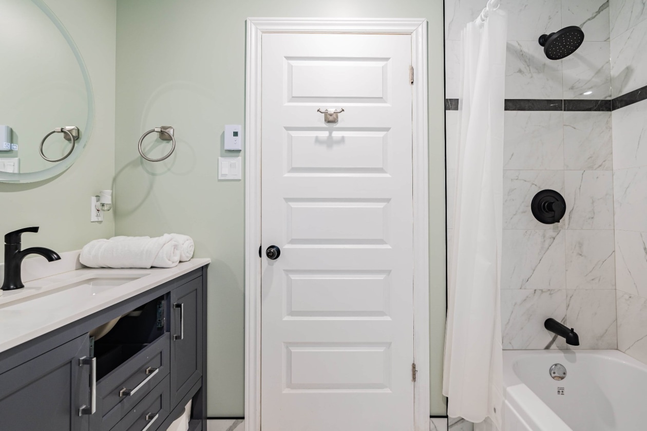 Salle de bains — 6275 Rue Baillargeon, Brossard