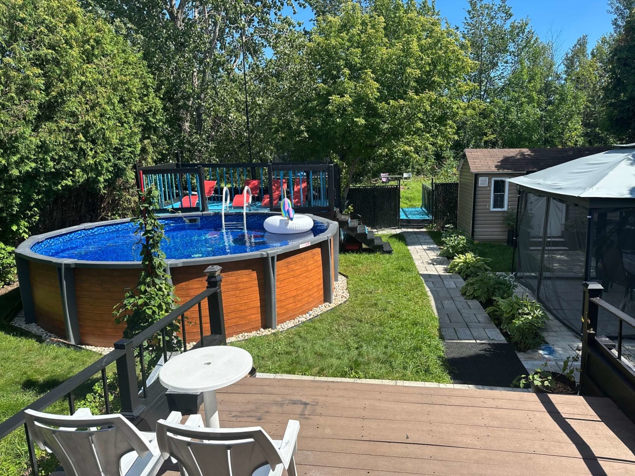 Cour — 3515 Rue du Collège, Longueuil