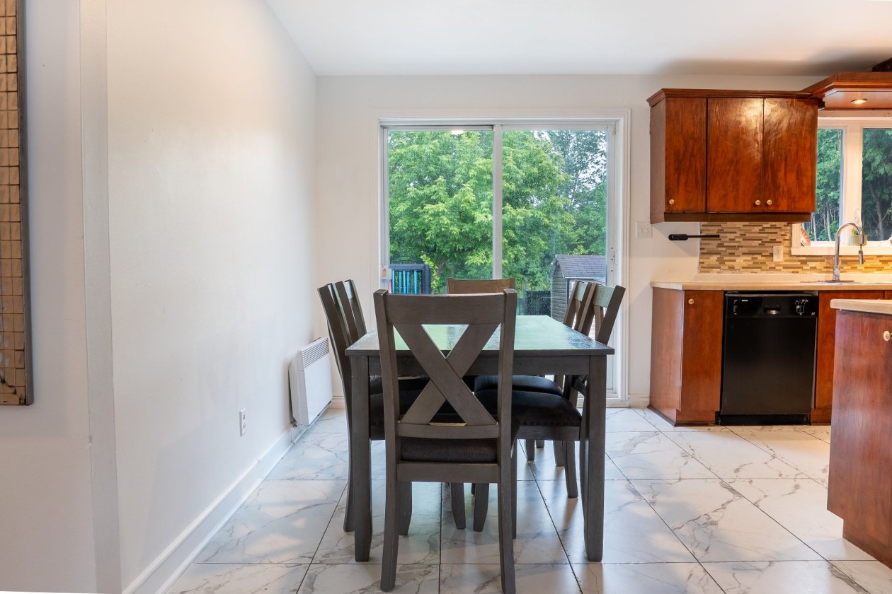 Salle à manger — 3515 Rue du Collège, Longueuil