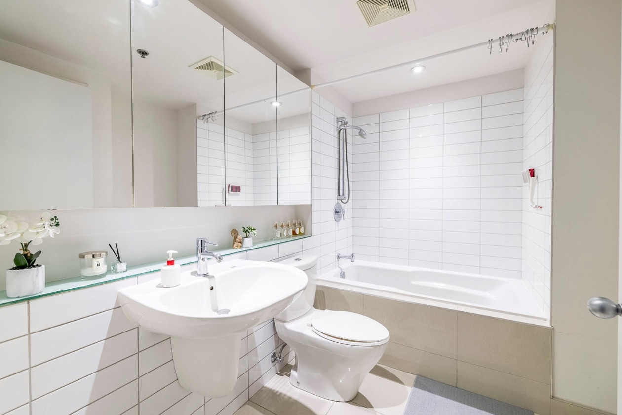 Salle de bains — 1414 Rue Chomedey, Montréal