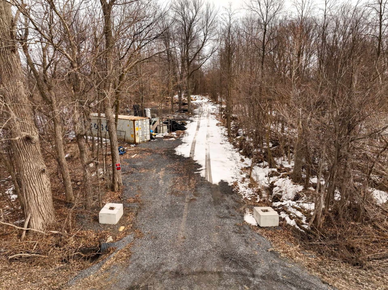 Façade — Route 133, Henryville