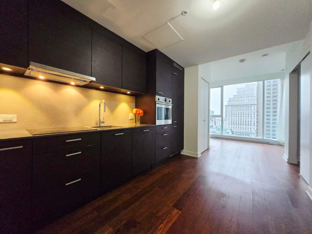 1155, Rue de la Montagne — photo 1