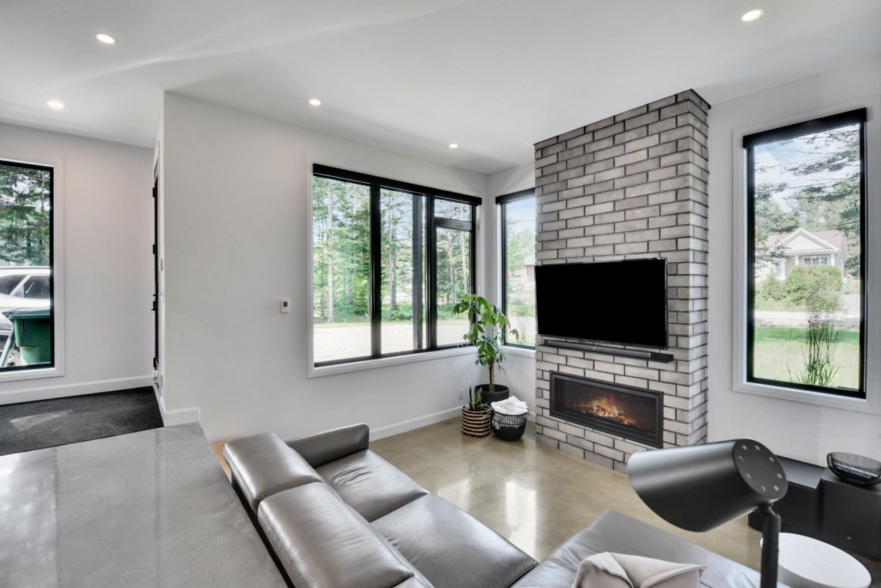 Salon — Rue des Mélèzes, Fossambault-sur-le-Lac