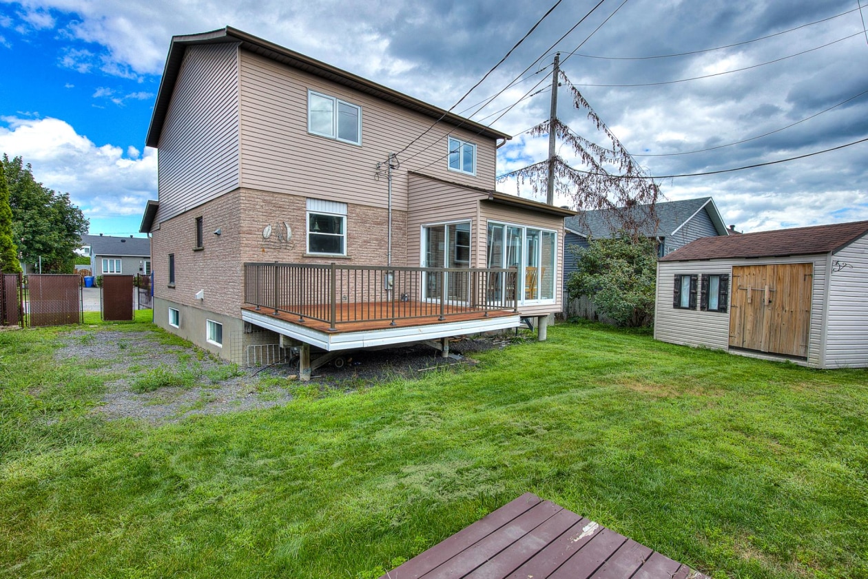 Extérieur — 46 Boul. Laurentien, Repentigny