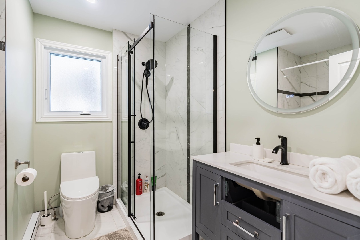Salle de bains — 6275 Rue Baillargeon, Brossard