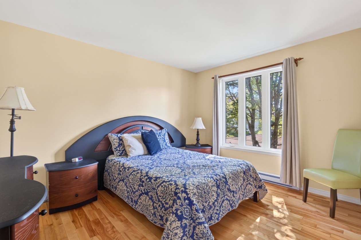 Chambre à coucher principale — 191 Rue du Torrent, Sainte-Catherine-de-la-Jacques-Cartier