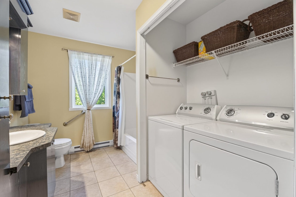 Salle de bains — 191 Rue du Torrent, Sainte-Catherine-de-la-Jacques-Cartier