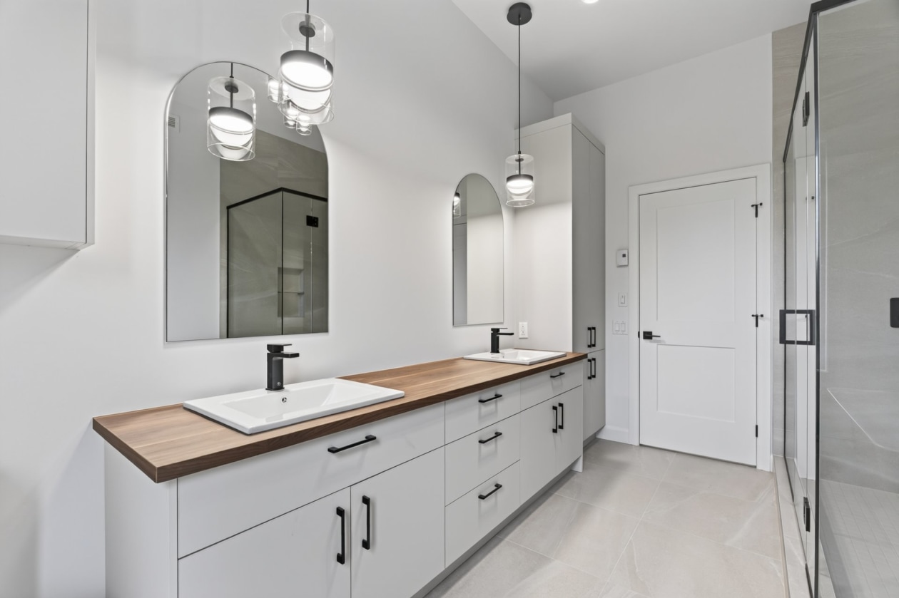 Salle de bains — 195, Rue Griffin, Shannon, G3S0S9, Shannon