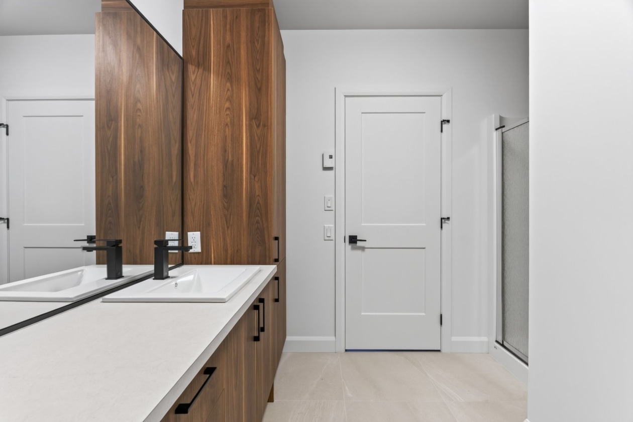 Salle de bains — 195, Rue Griffin, Shannon, G3S0S9, Shannon