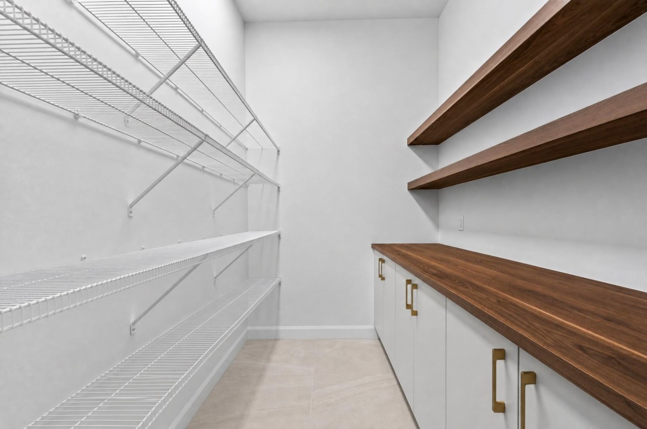 Penderie — 195, Rue Griffin, Shannon, G3S0S9, Shannon