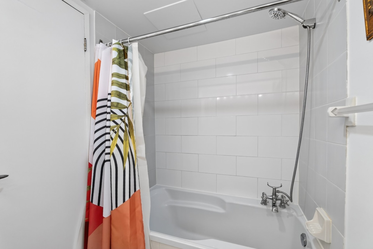 Salle de bains — 4425 Rue Le Monelier, Québec
