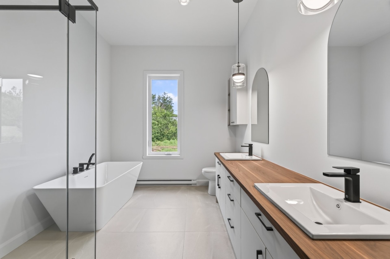Salle de bains — 195, Rue Griffin, Shannon, G3S0S9, Shannon
